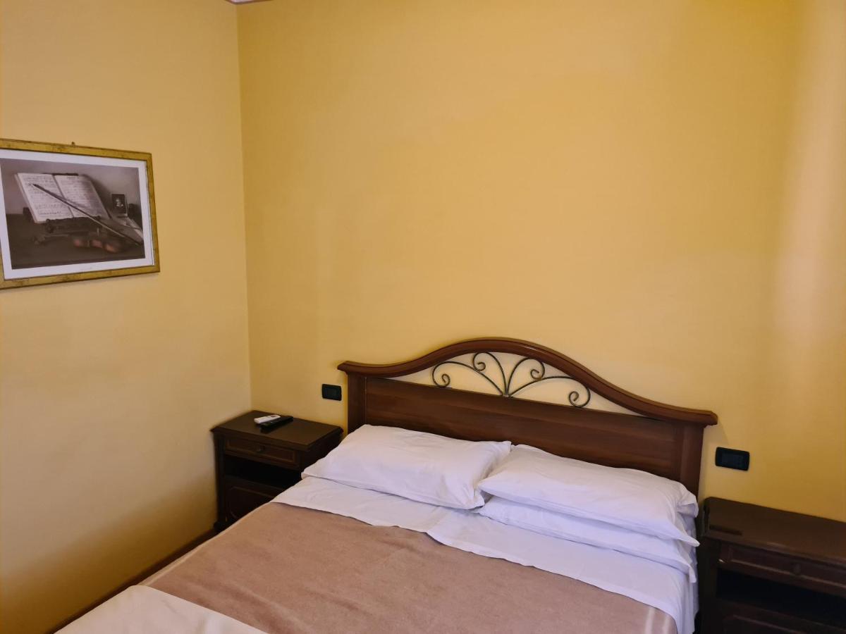 New Napoleonico Otel Bondeno Dış mekan fotoğraf