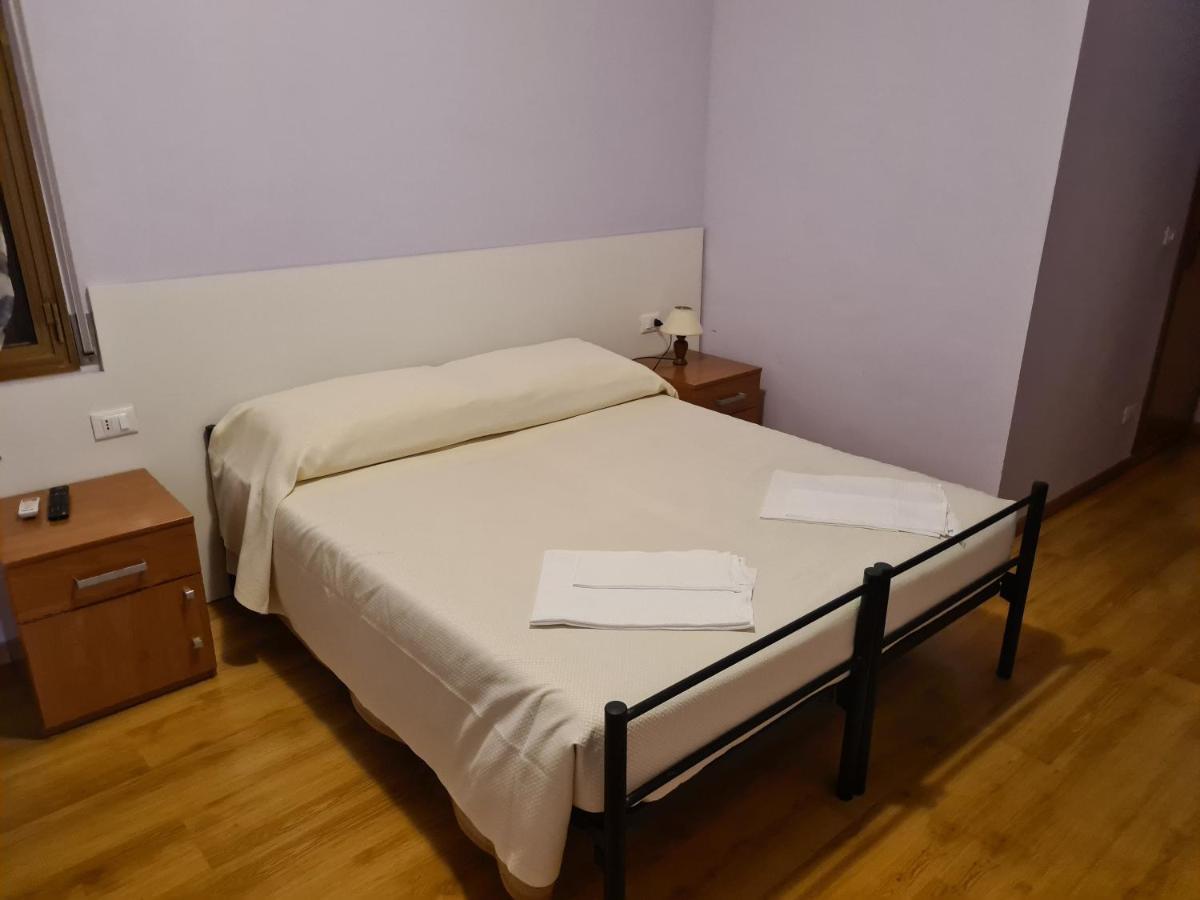 New Napoleonico Otel Bondeno Dış mekan fotoğraf